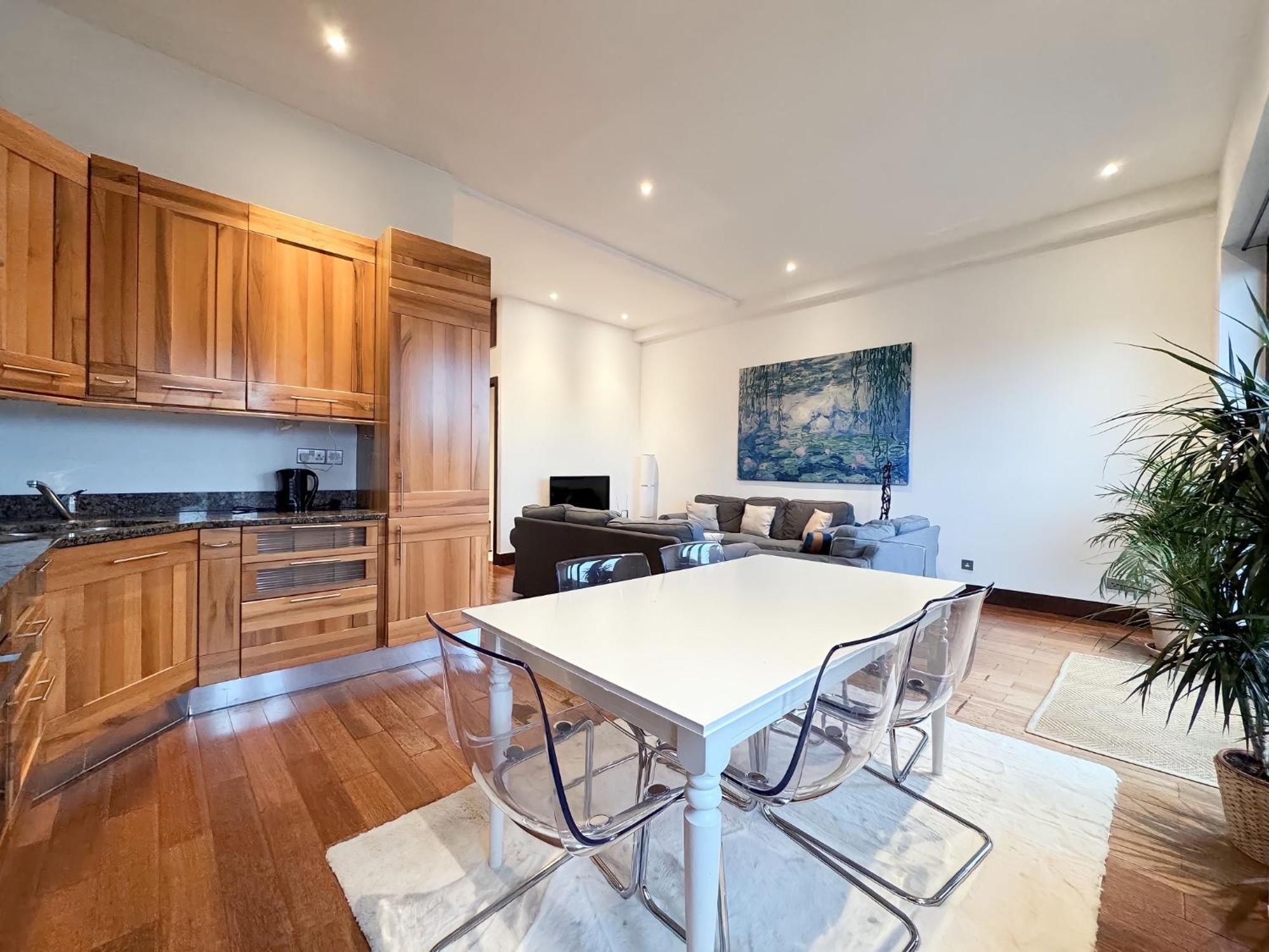 The Kensington Heights Apartment