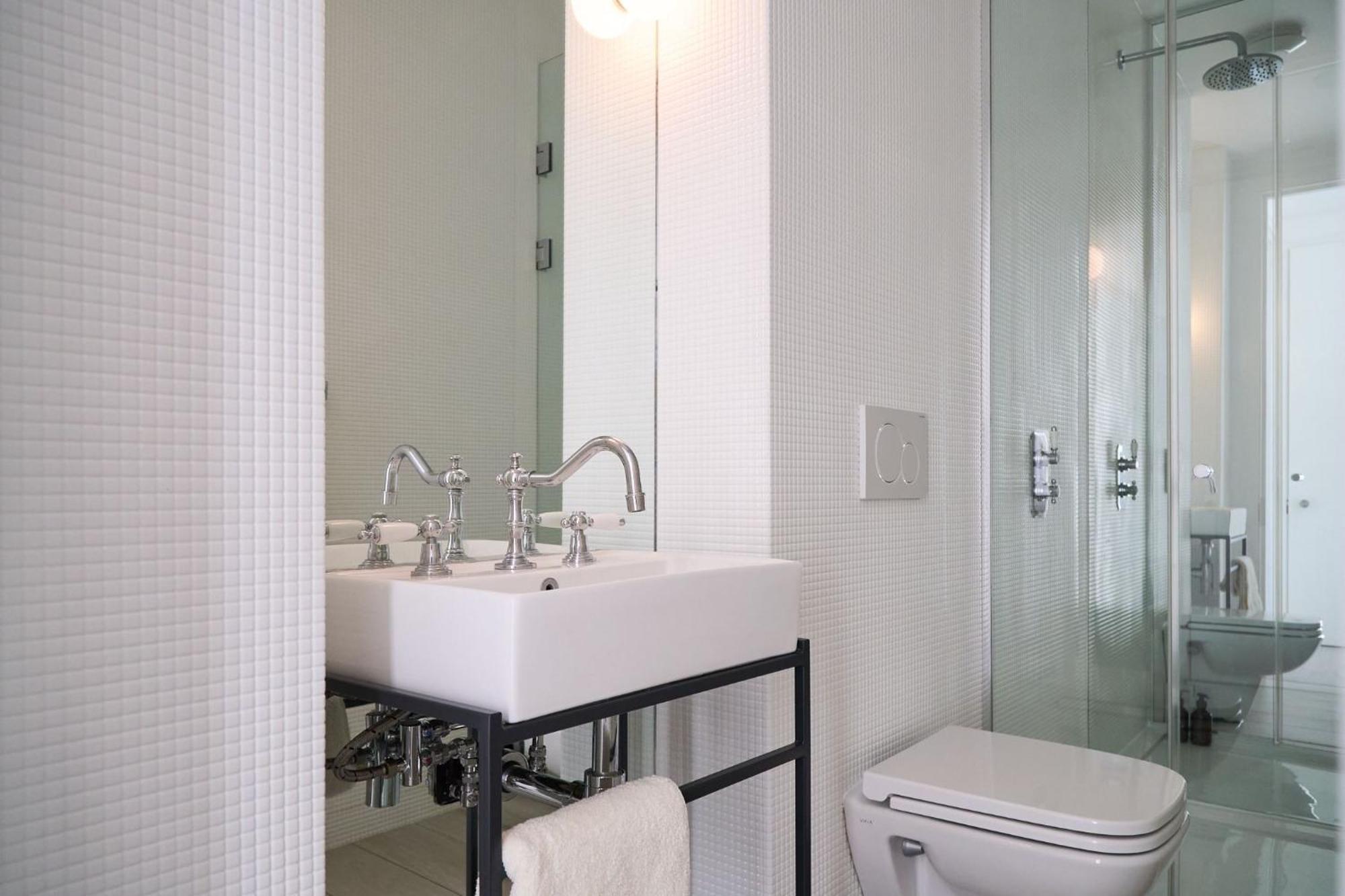 The Kensington Heights Apartment *